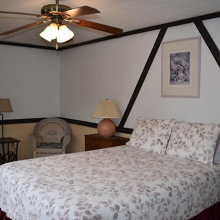 The Stone House Motel & Motor Lodge 타이콘데로가 외부 사진