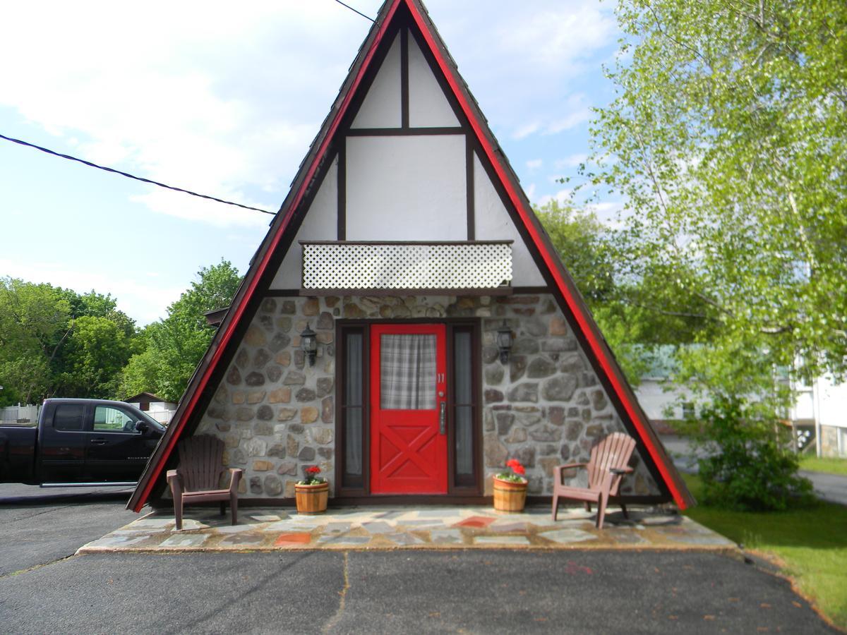 The Stone House Motel & Motor Lodge 타이콘데로가 외부 사진