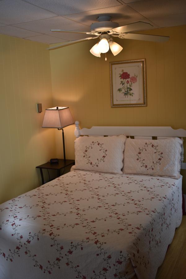 The Stone House Motel & Motor Lodge 타이콘데로가 외부 사진